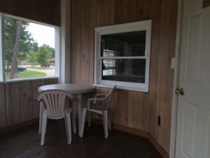 Lakeview Cottage 6 screened in patio.