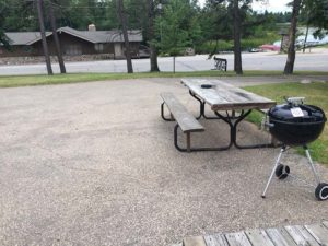 Lakeview Cottage 6 driveway with picnic table and charcoal grill.