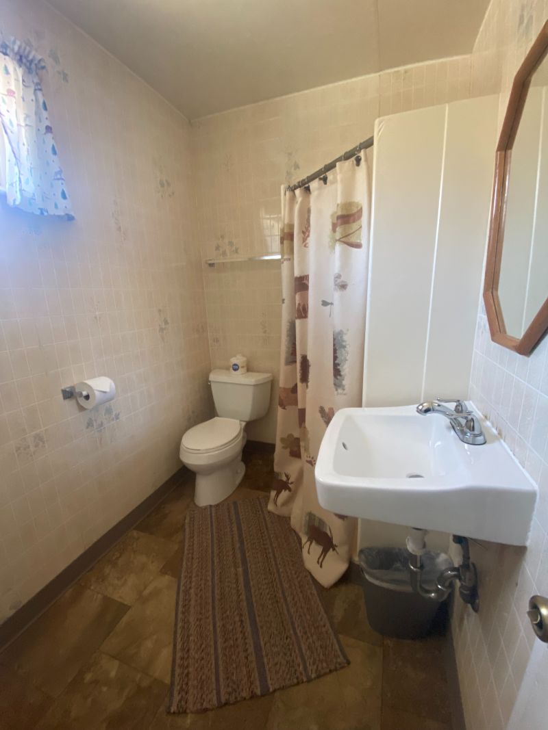 Cottage 8 bathroom with shower.